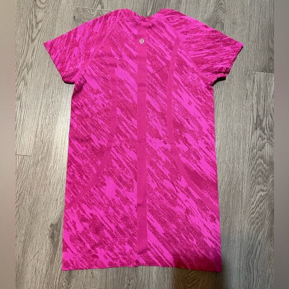 Lululemon Swiftly Tech 2.0 Short Sleeved Size 6 - Picture 3 of 7